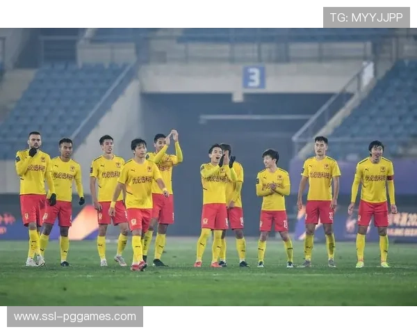 广东队阮镇武点球破门，内蒙古队敖伟宝关键扳平