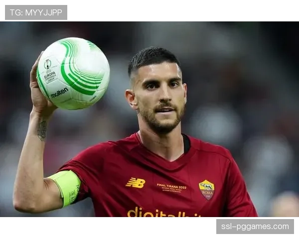 特写镜头：罗马队长佩莱格里尼在定位球战术中，多次指向特定战术跑位点